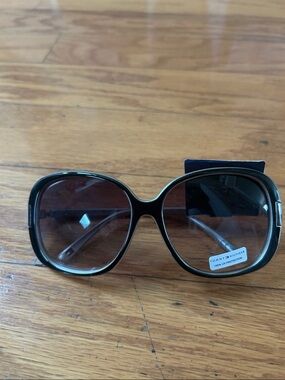 NWT Tommy Hilfiger women sunglasses